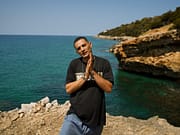 Elinel e l’arte visiva di “Frammenti di Me” – Un viaggio nell’autenticità Elinel