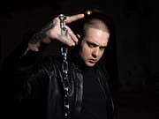 Loge pubblica “Nulla da perdere”: il nuovo singolo che critica il rap italiano contemporaneo